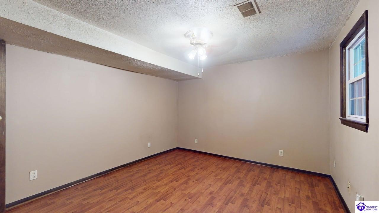 Listing Picture 1712 N Miles Street Elizabethtown, KY 42701 MLS HK25002172