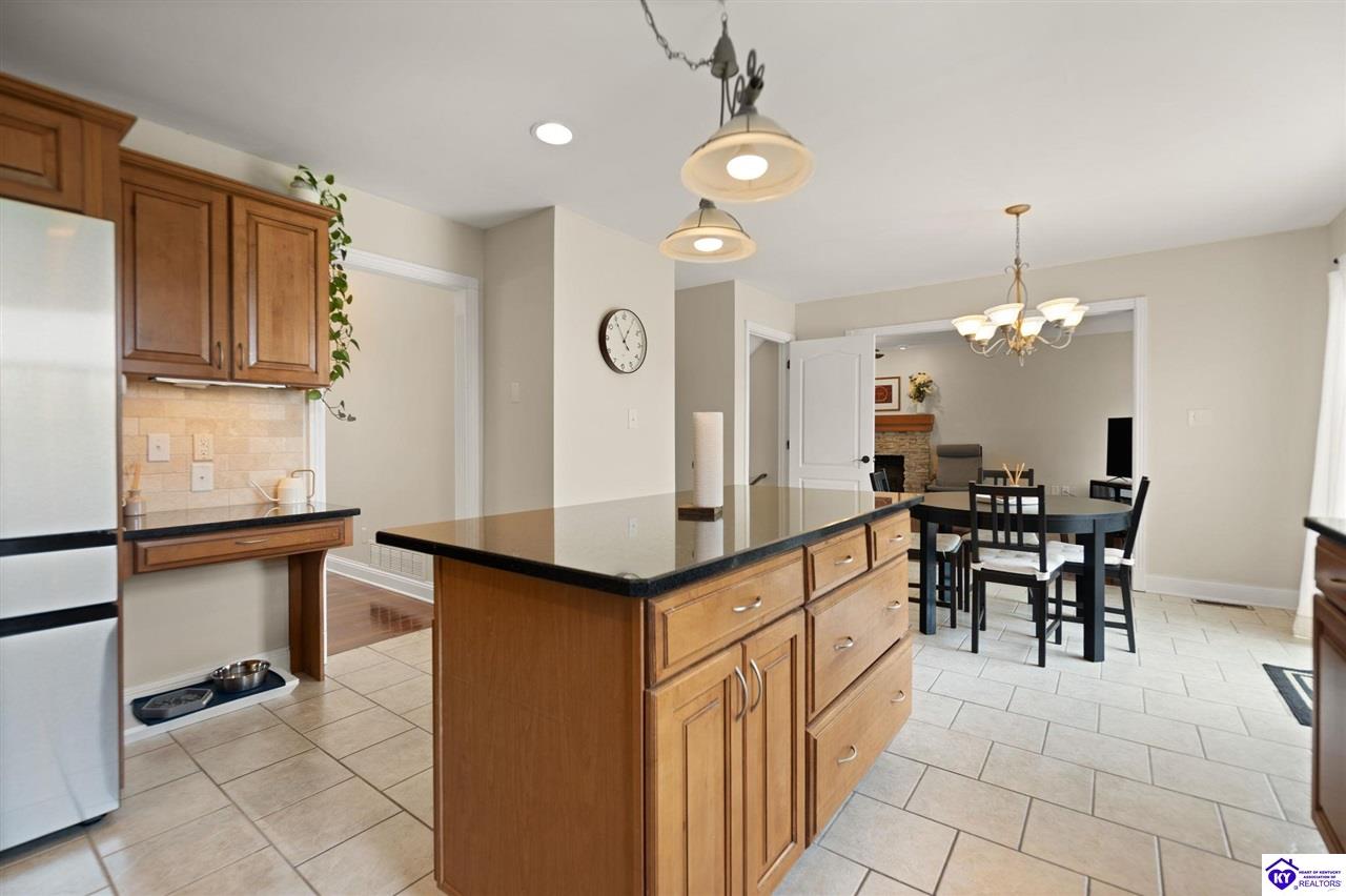 Listing Picture 404 Timber Lane Elizabethtown, KY 42701 MLS HK25002226