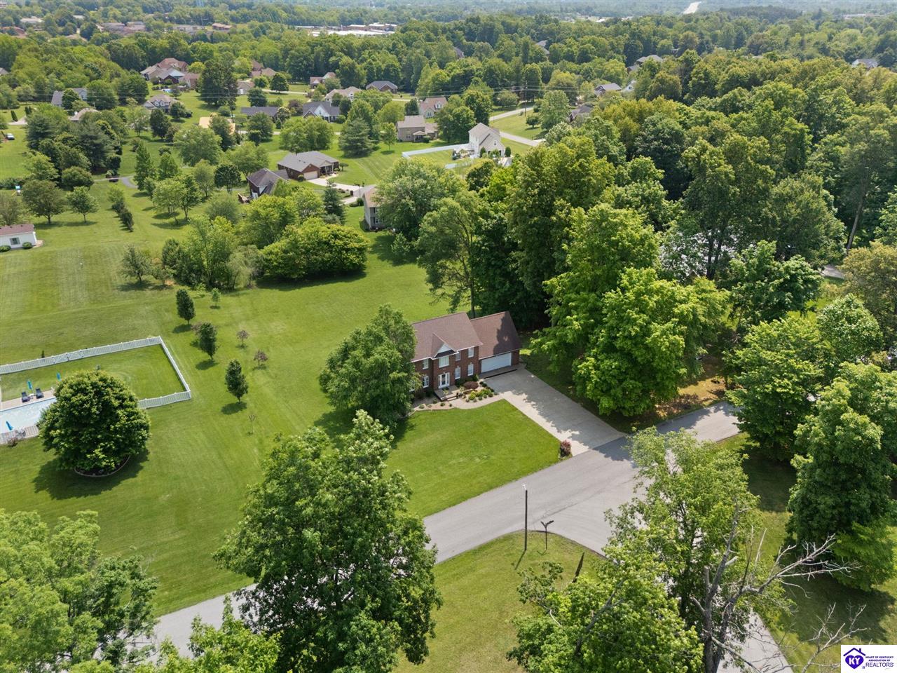 Listing Picture 404 Timber Lane Elizabethtown, KY 42701 MLS HK25002226