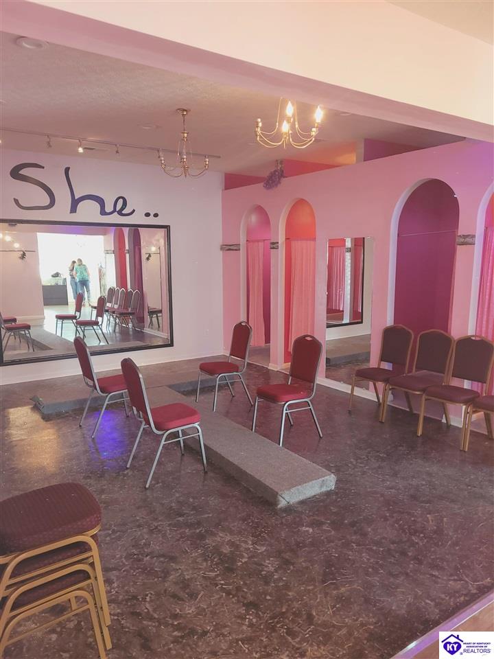 Listing Picture 8107 Blue Lick Road Louisville, KY 40219 MLS HK25002242