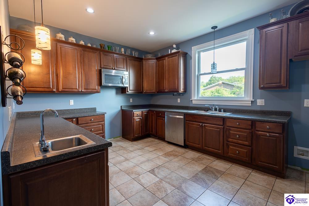 Listing Picture 618 S Lincoln Boulevard Hodgenville, KY 42748 MLS HK25002308