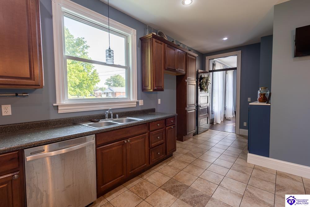 Listing Picture 618 S Lincoln Boulevard Hodgenville, KY 42748 MLS HK25002308