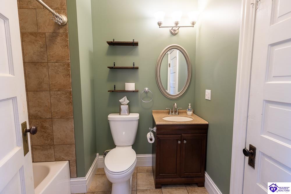 Listing Picture 618 S Lincoln Boulevard Hodgenville, KY 42748 MLS HK25002308