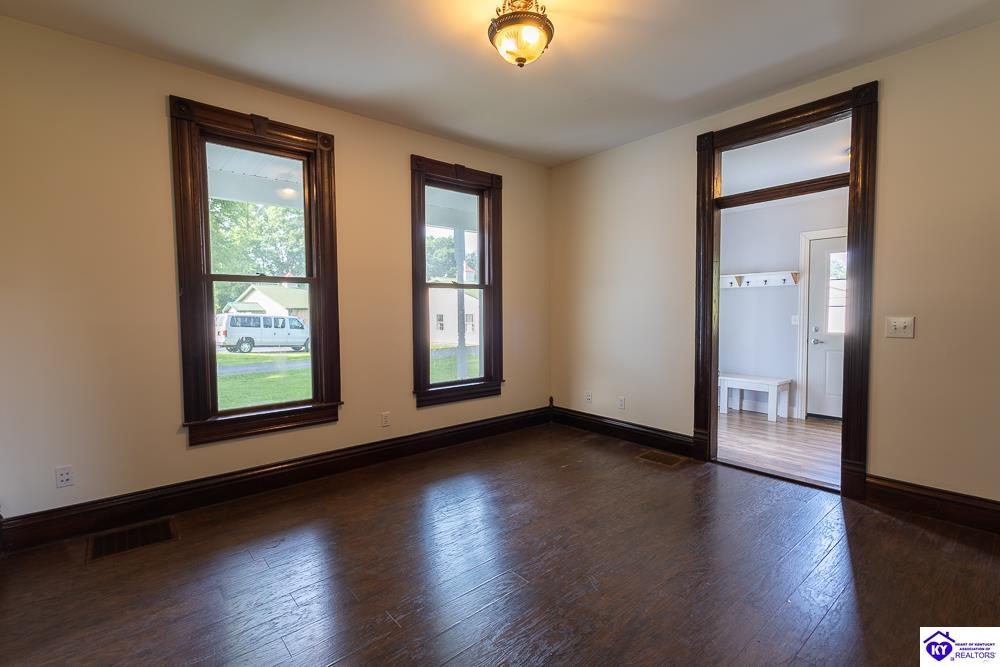 Listing Picture 618 S Lincoln Boulevard Hodgenville, KY 42748 MLS HK25002308