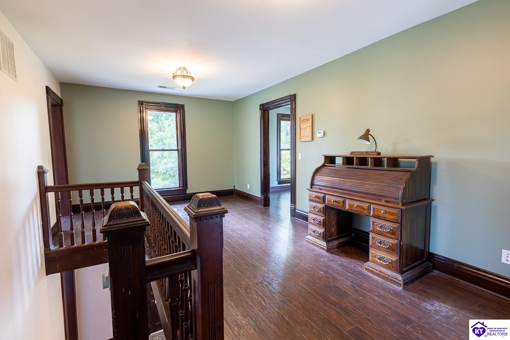 Listing Picture 618 S Lincoln Boulevard Hodgenville, KY 42748 MLS HK25002308