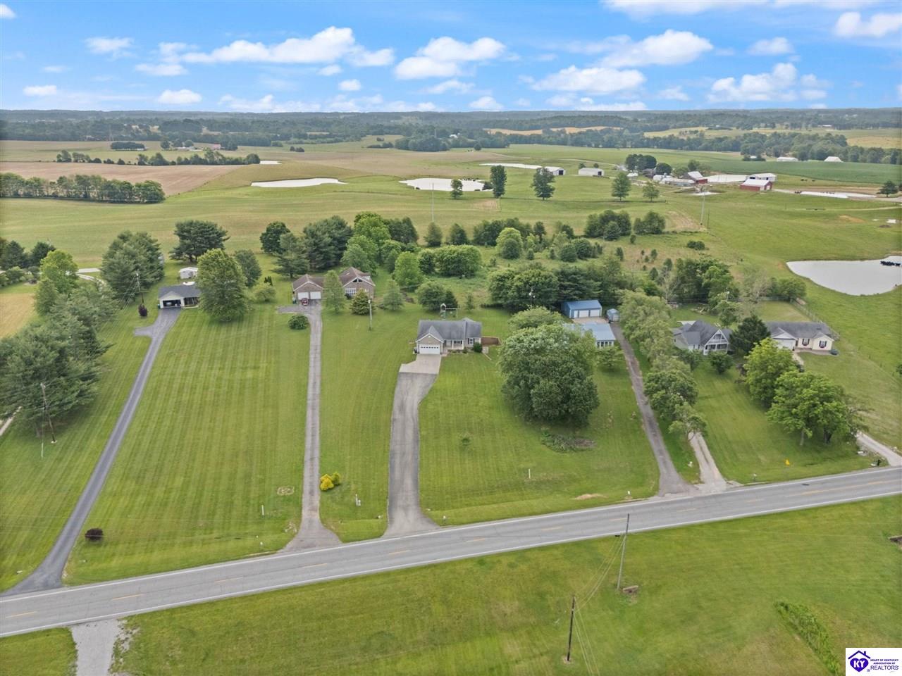Listing Picture 4136 New Jackson Highway Hodgenville, KY 42748 MLS HK25002315