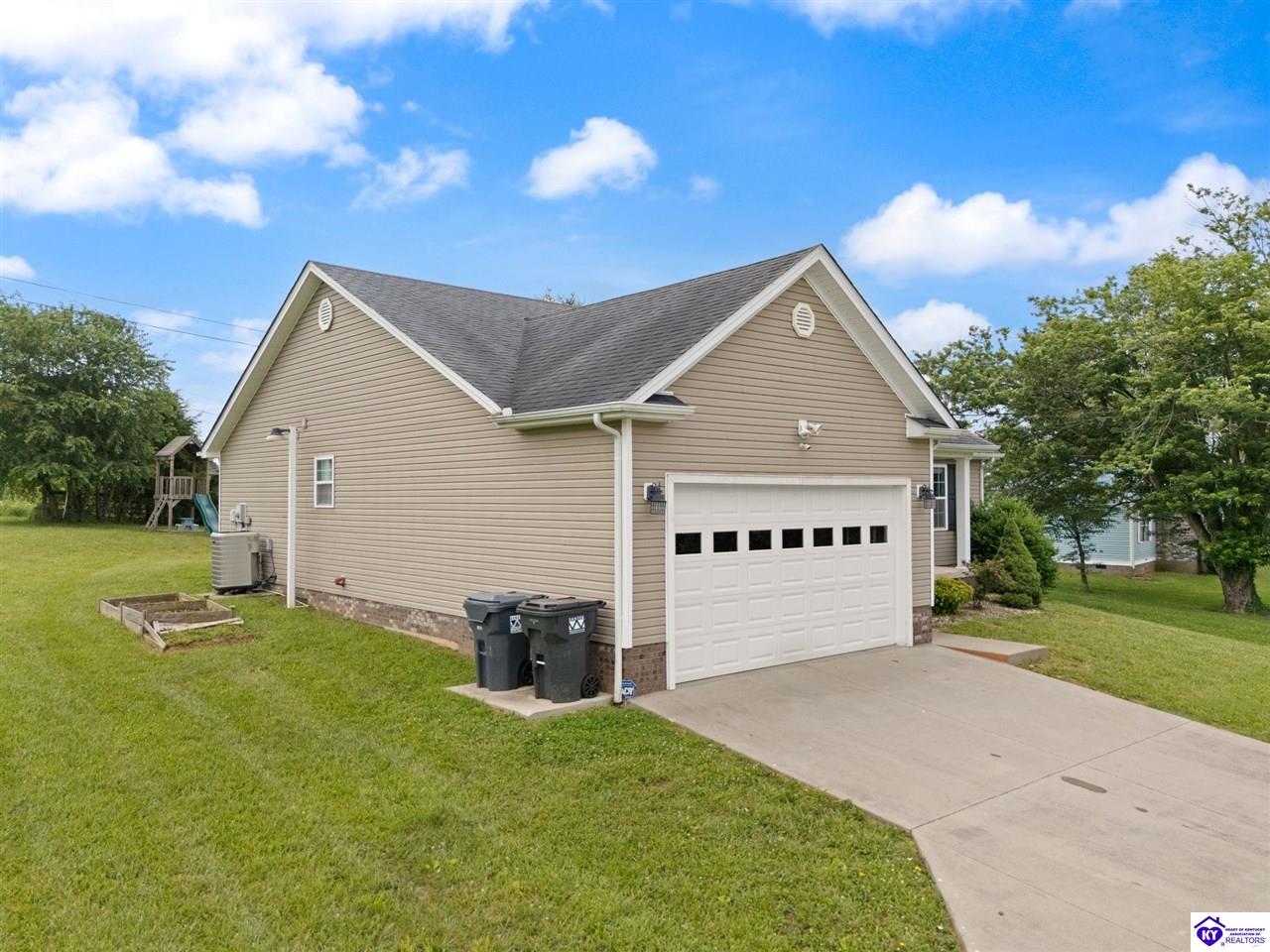 Listing Picture 4136 New Jackson Highway Hodgenville, KY 42748 MLS HK25002315