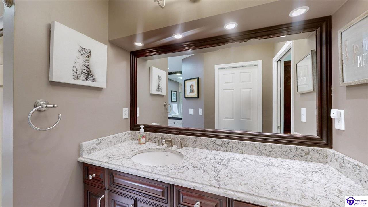 Listing Picture 150 E Laurel River Drive Shepherdsville, KY 40165 MLS HK25002318