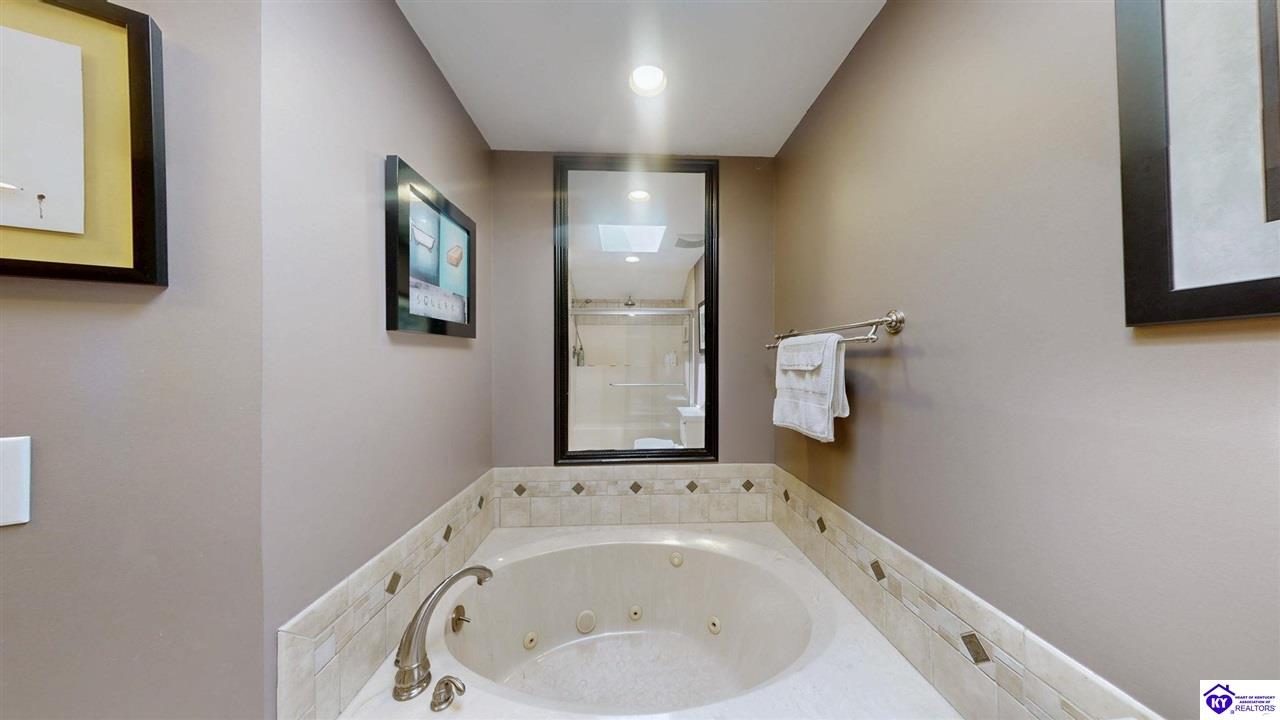 Listing Picture 150 E Laurel River Drive Shepherdsville, KY 40165 MLS HK25002318