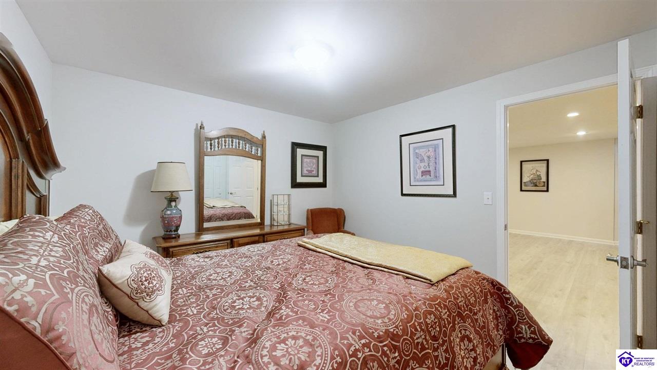 Listing Picture 150 E Laurel River Drive Shepherdsville, KY 40165 MLS HK25002318