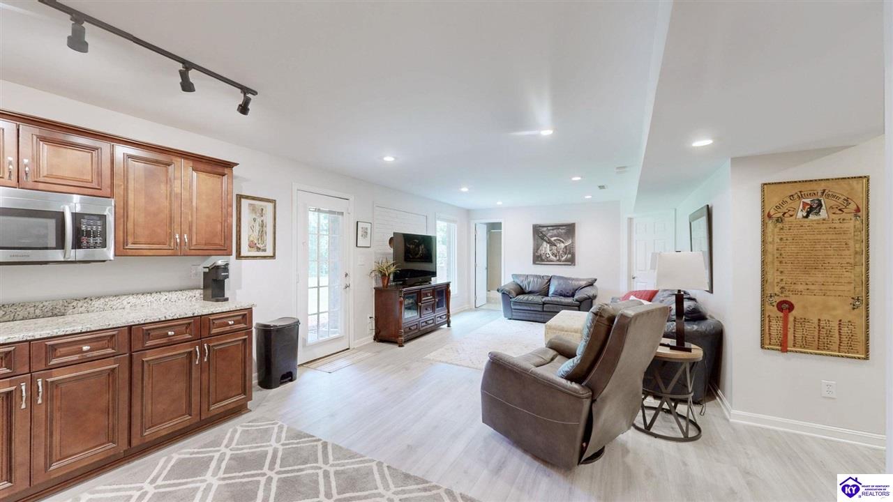 Listing Picture 150 E Laurel River Drive Shepherdsville, KY 40165 MLS HK25002318