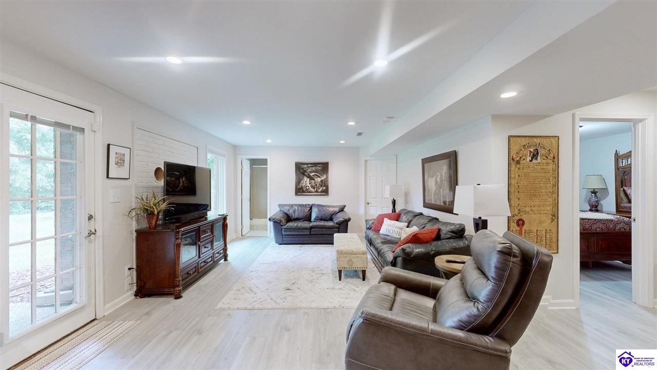 Listing Picture 150 E Laurel River Drive Shepherdsville, KY 40165 MLS HK25002318