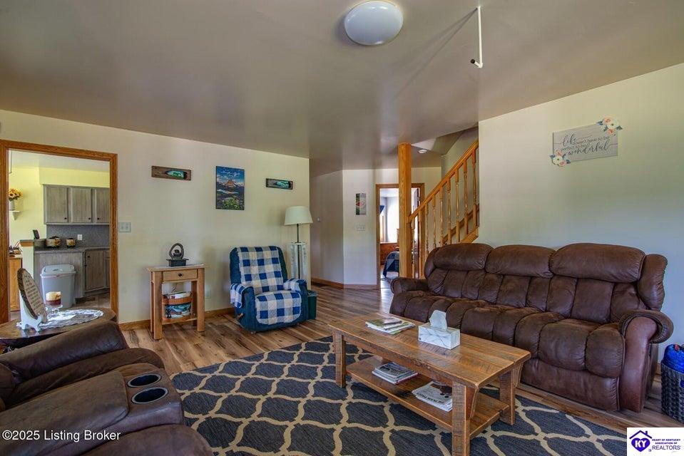 Listing Picture 8396 Cub Run Highway Munfordville, KY 42765 MLS HK25002506