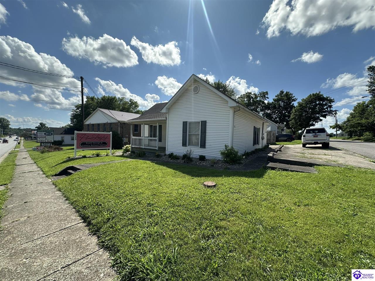 Listing Picture 328 N Mulberry Street Elizabethtown, KY 42701 MLS HK25002534