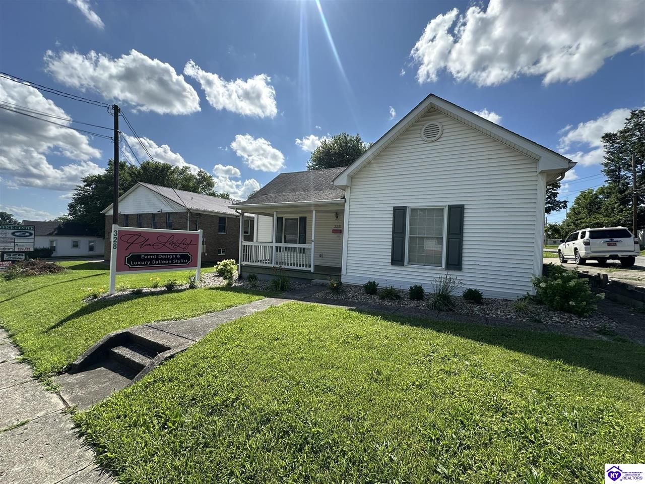 Listing Picture 328 N Mulberry Street Elizabethtown, KY 42701 MLS HK25002534