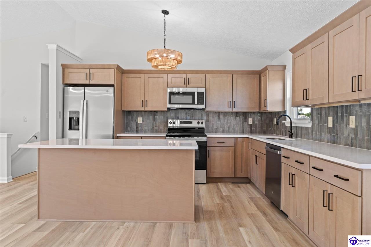 Listing Picture 200 Lilac Court Radcliff, KY 40160 MLS HK25002619