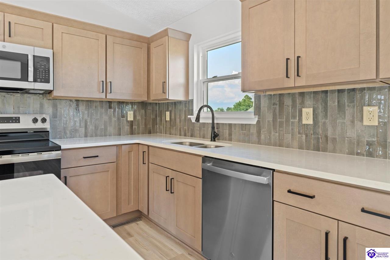 Listing Picture 200 Lilac Court Radcliff, KY 40160 MLS HK25002619