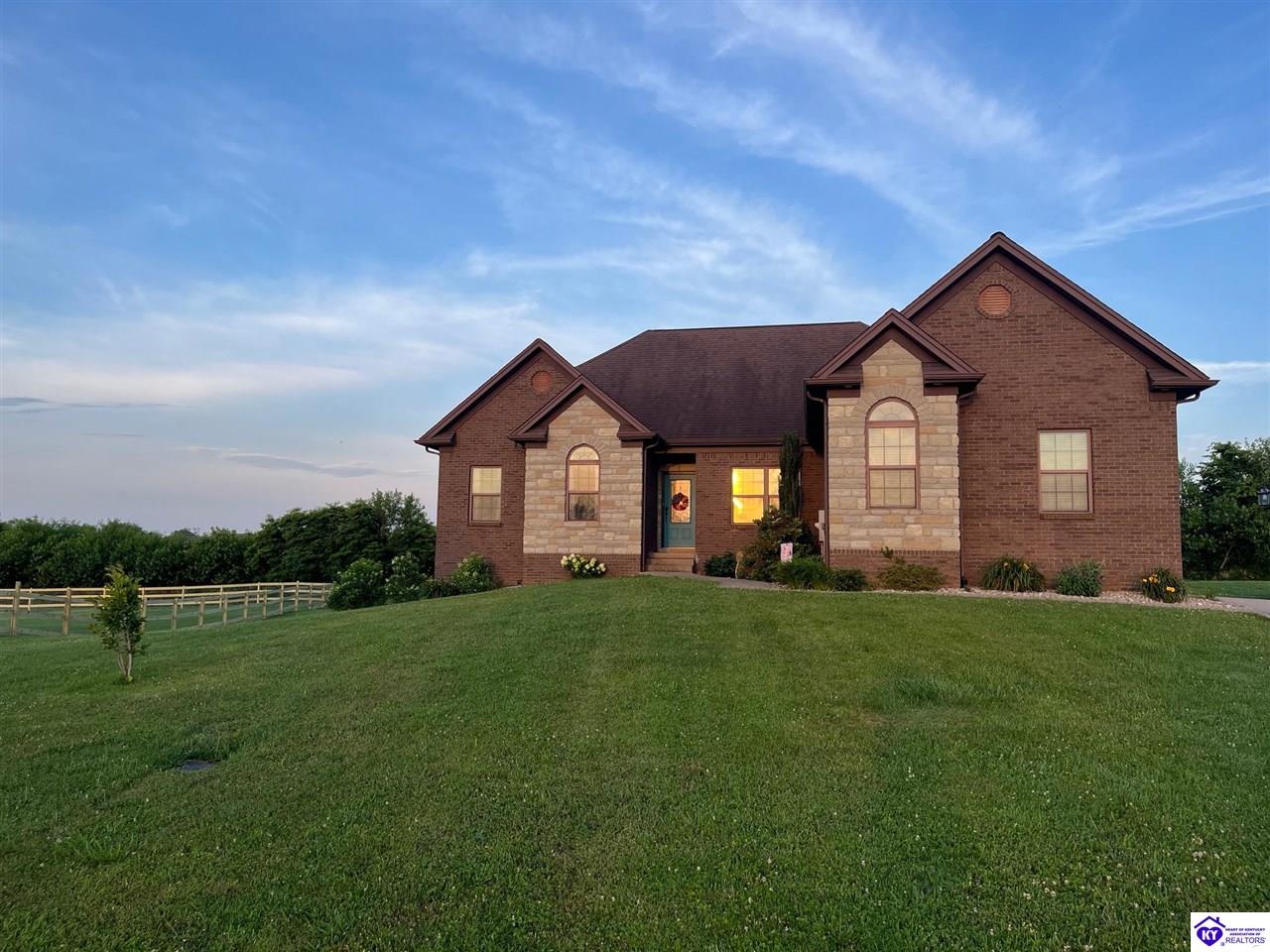 14 Wellesly CourtCecilia, KY 42724