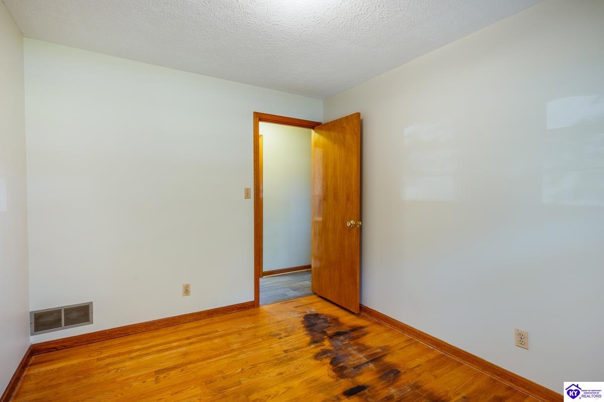 Listing Picture 4310 Raven Ridge Drive Louisville, KY 40216 MLS HK25002671