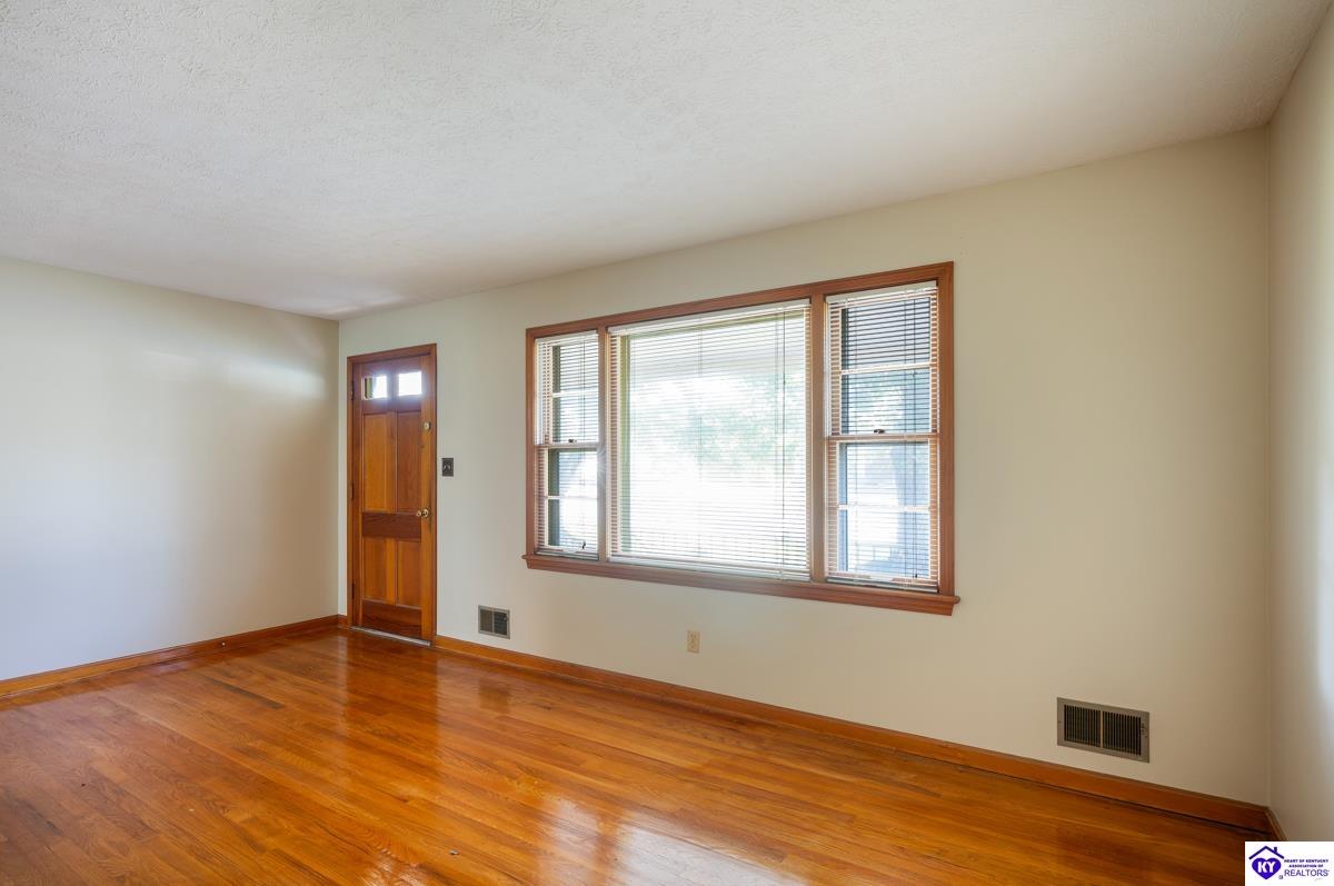 Listing Picture 4310 Raven Ridge Drive Louisville, KY 40216 MLS HK25002671