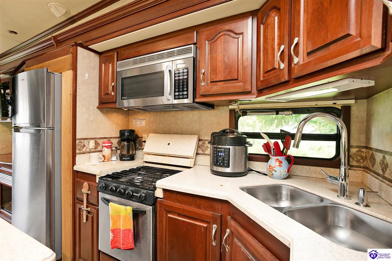 Listing Picture 300 College Street Buffalo, KY 42716 MLS HK25002839