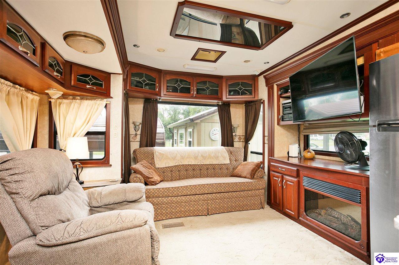 Listing Picture 300 College Street Buffalo, KY 42716 MLS HK25002839