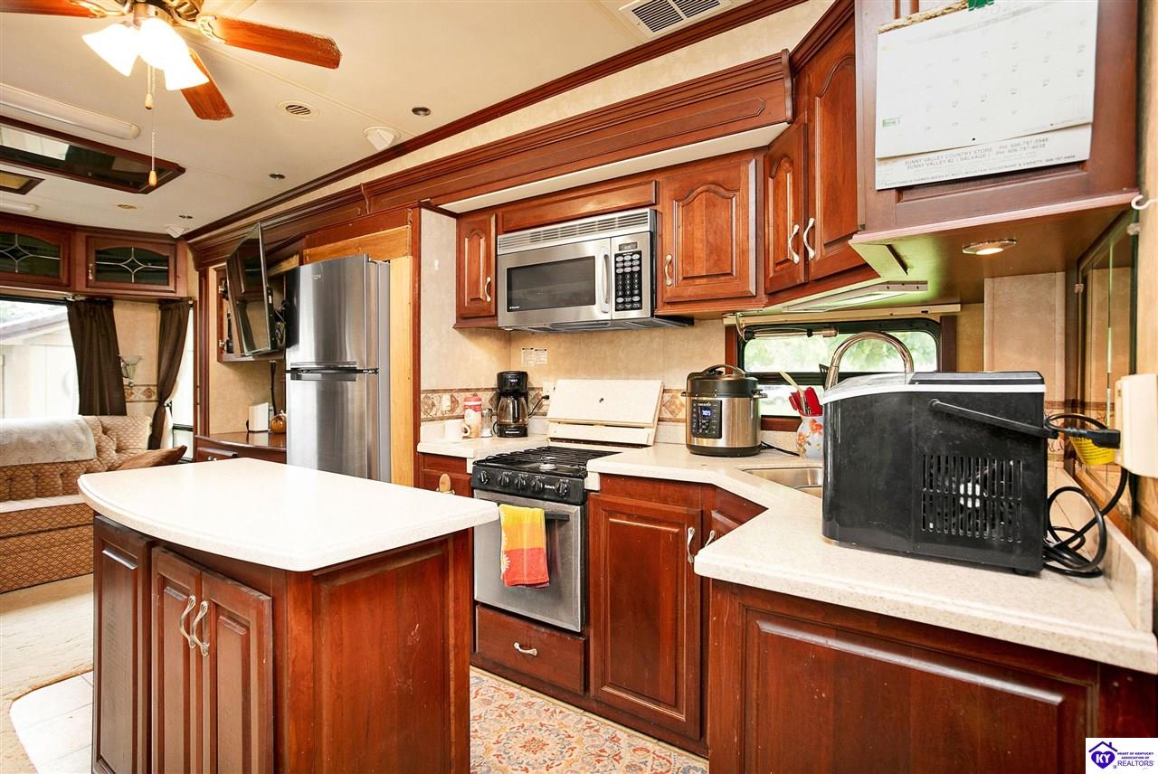 Listing Picture 300 College Street Buffalo, KY 42716 MLS HK25002839