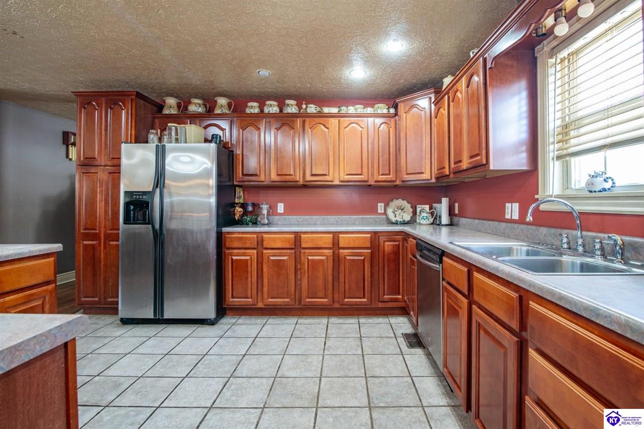 Listing Picture 220 Bolton School Road Bonnieville, KY 42713 MLS HK25002877