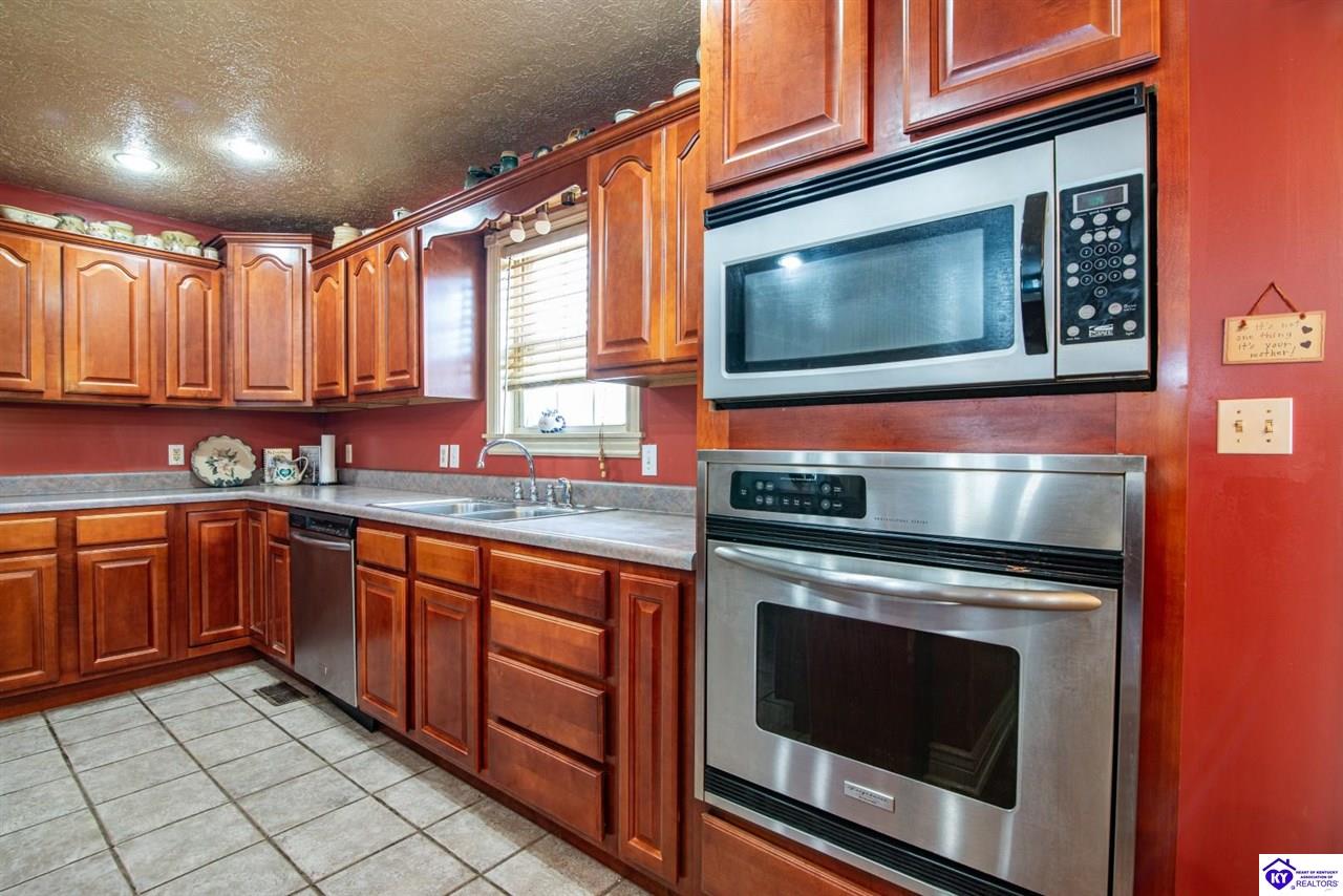 Listing Picture 220 Bolton School Road Bonnieville, KY 42713 MLS HK25002877