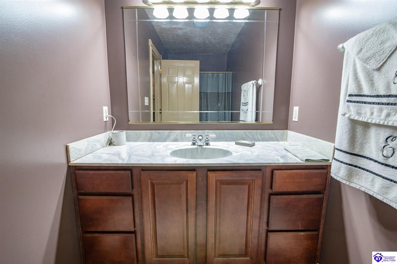 Listing Picture 220 Bolton School Road Bonnieville, KY 42713 MLS HK25002877