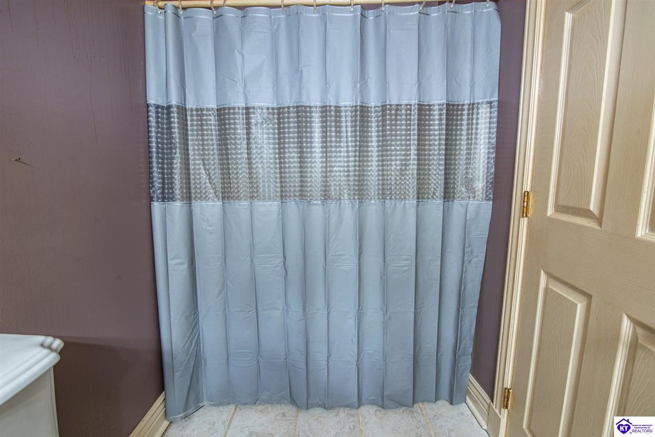 Listing Picture 220 Bolton School Road Bonnieville, KY 42713 MLS HK25002877