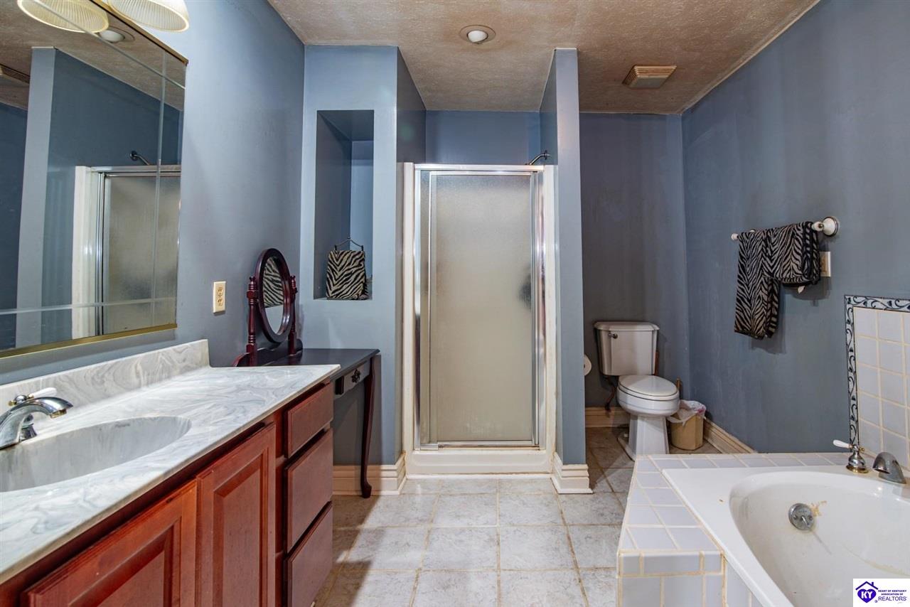 Listing Picture 220 Bolton School Road Bonnieville, KY 42713 MLS HK25002877