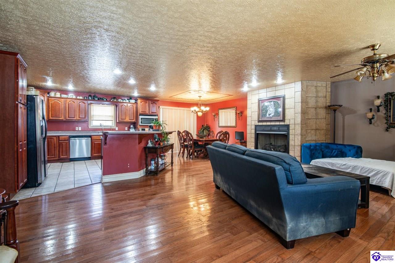 Listing Picture 220 Bolton School Road Bonnieville, KY 42713 MLS HK25002877