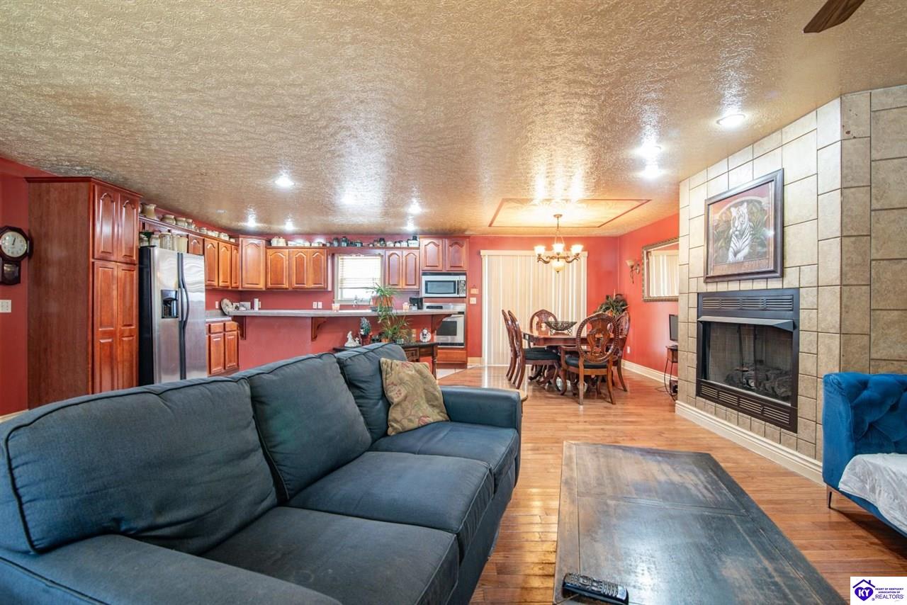 Listing Picture 220 Bolton School Road Bonnieville, KY 42713 MLS HK25002877