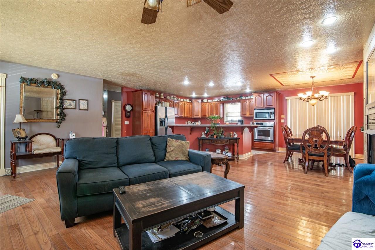 Listing Picture 220 Bolton School Road Bonnieville, KY 42713 MLS HK25002877