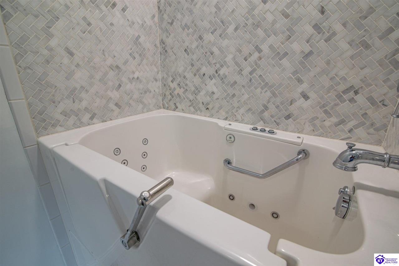 Listing Picture 1112 Cave Run Lane Elizabethtown, KY 42701 MLS HK25003022