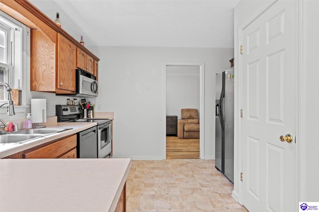 Listing Picture 2100 Crossfield Drive Elizabethtown, KY 42701 MLS HK25003093