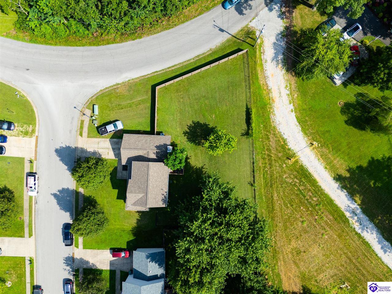Listing Picture 2100 Crossfield Drive Elizabethtown, KY 42701 MLS HK25003093