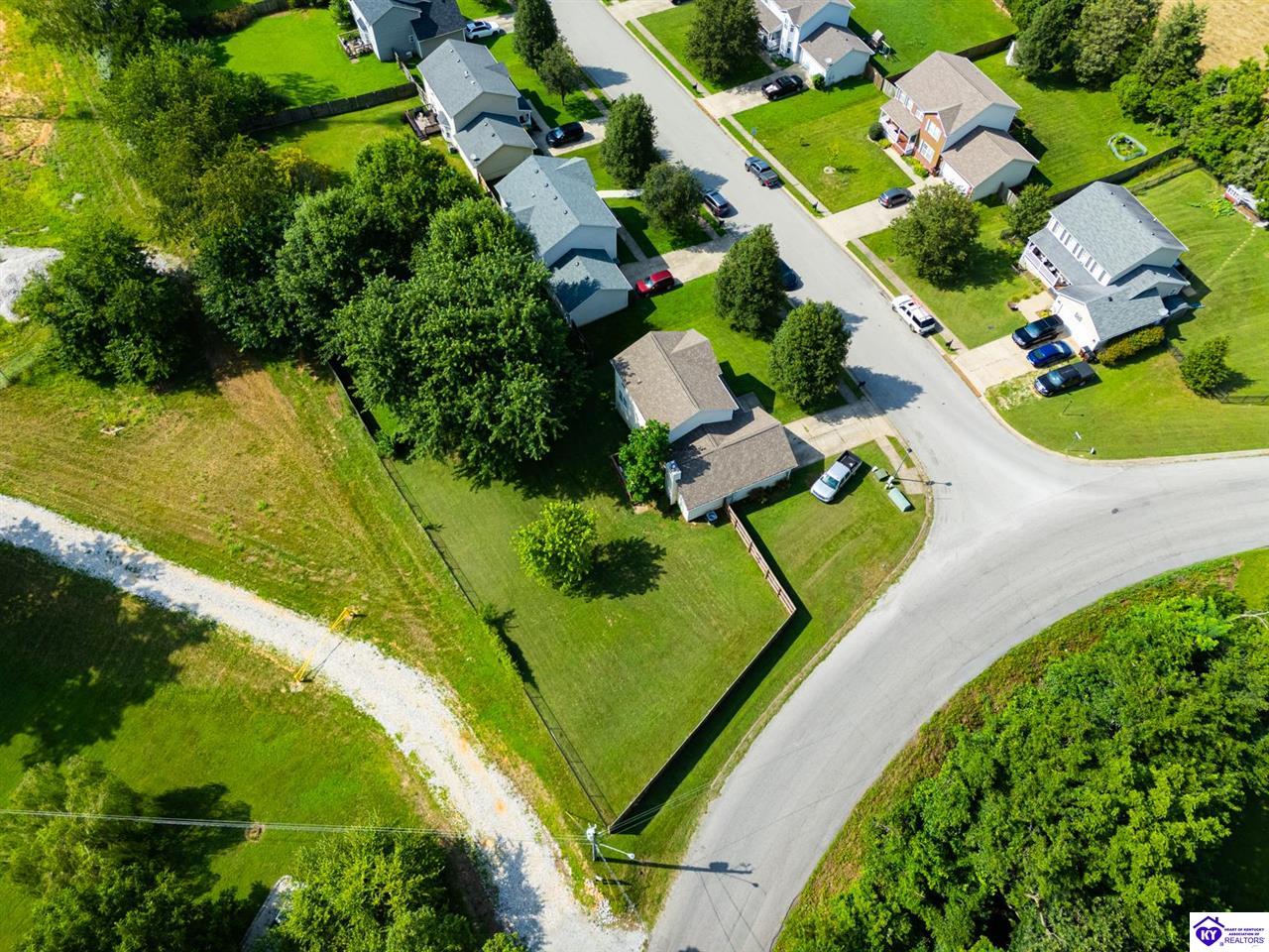 Listing Picture 2100 Crossfield Drive Elizabethtown, KY 42701 MLS HK25003093