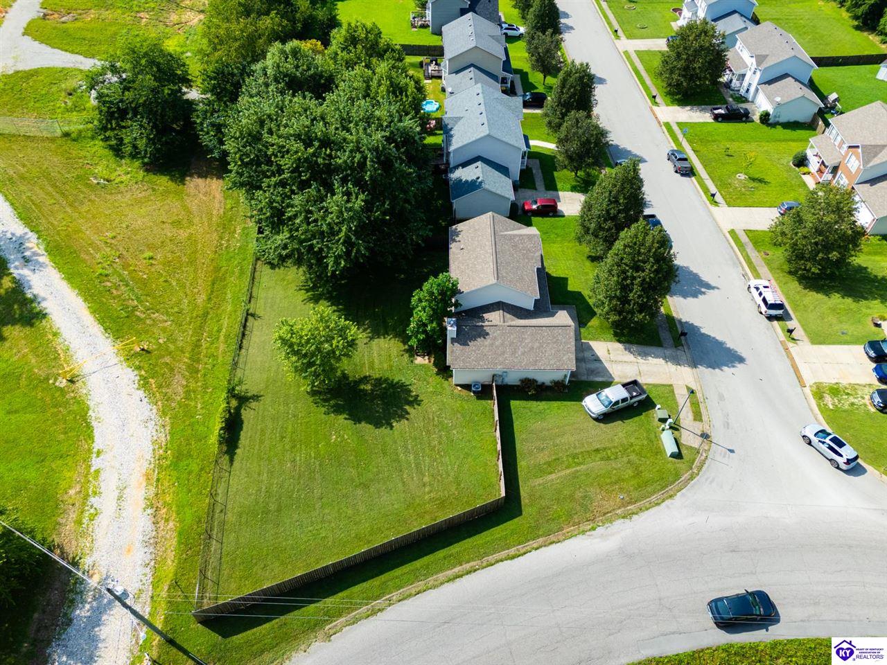 Listing Picture 2100 Crossfield Drive Elizabethtown, KY 42701 MLS HK25003093