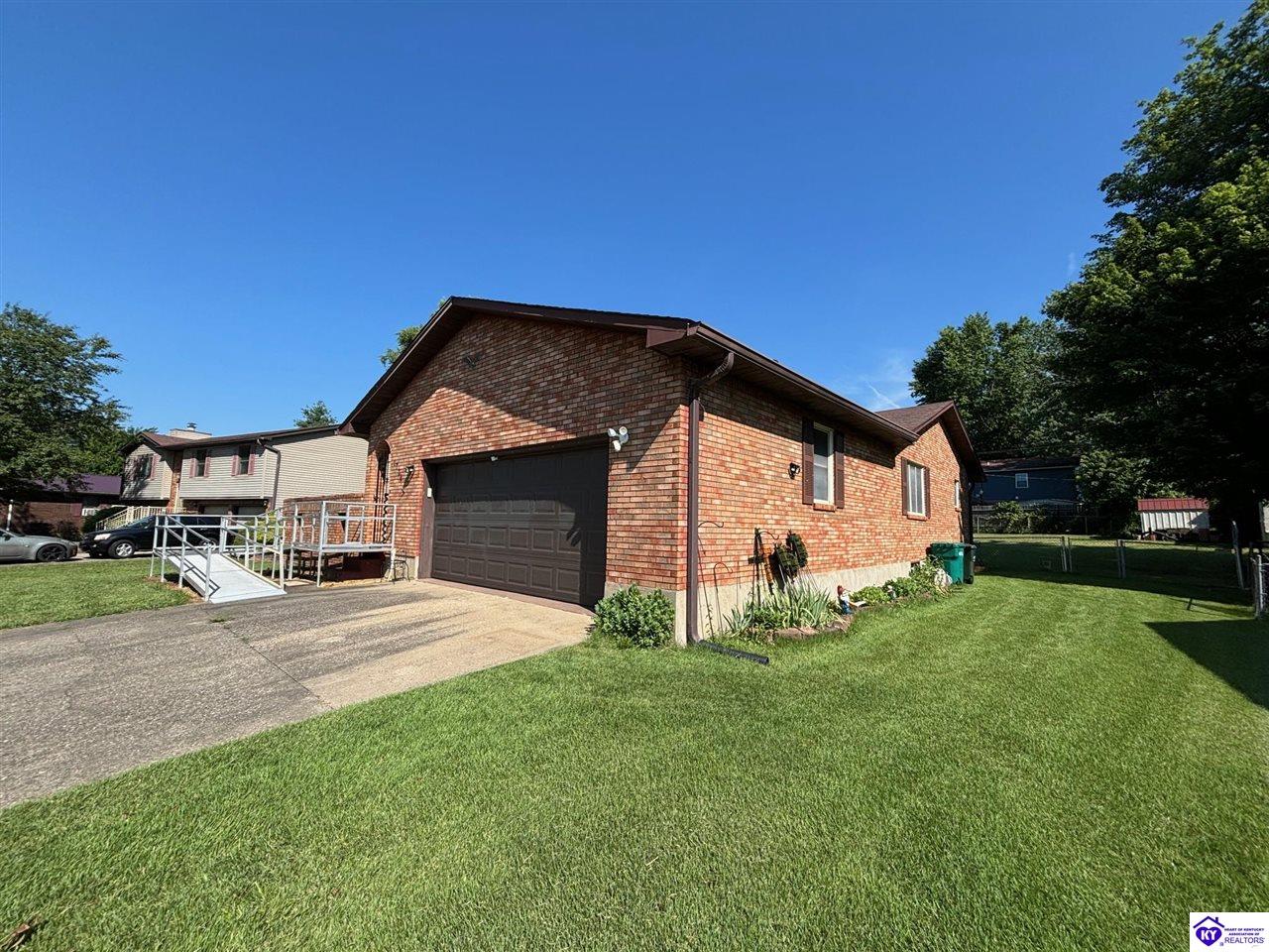 Listing Picture 1724 Holly Court Radcliff, KY 40160 MLS HK25003203