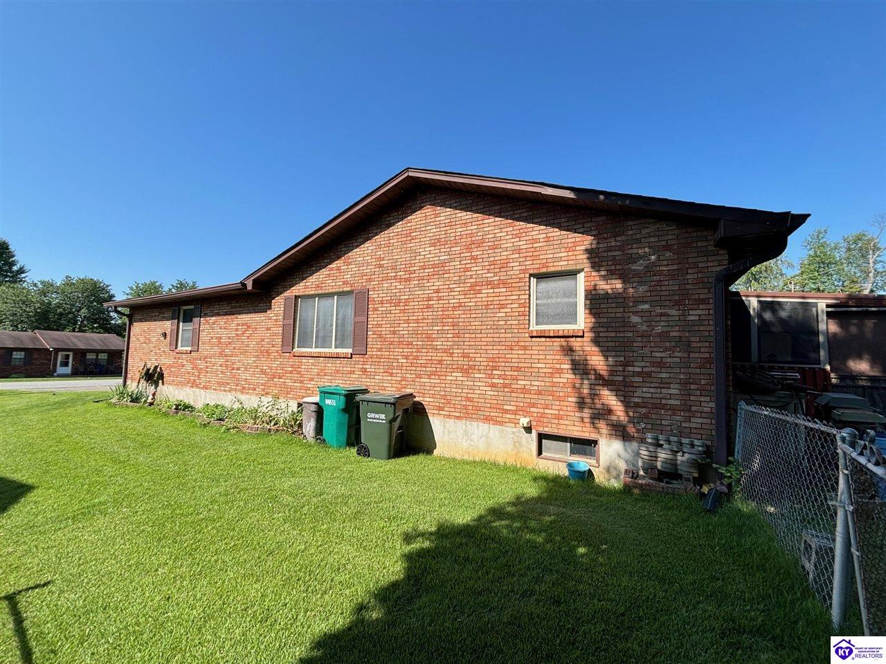 Listing Picture 1724 Holly Court Radcliff, KY 40160 MLS HK25003203