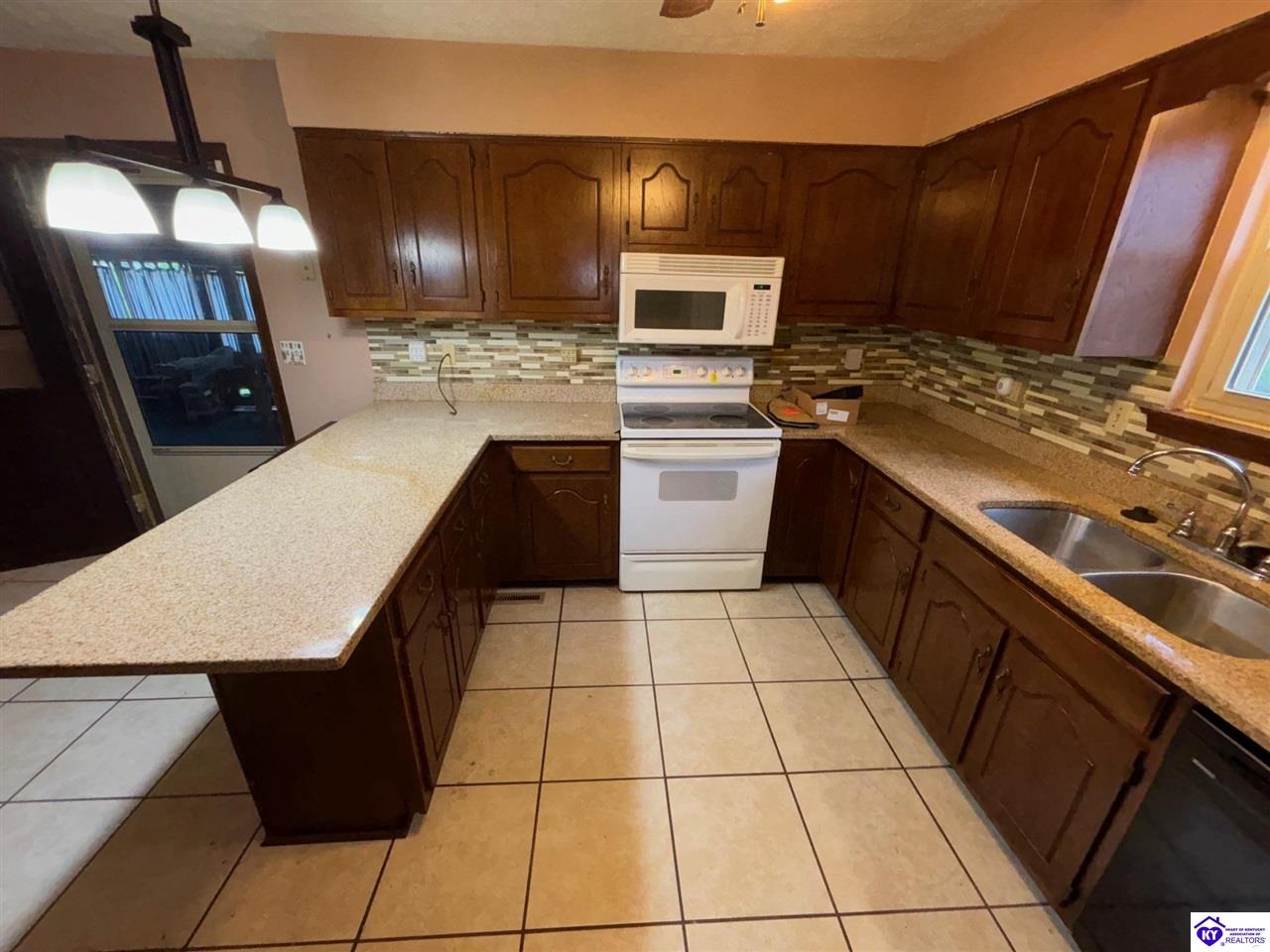 Listing Picture 1724 Holly Court Radcliff, KY 40160 MLS HK25003203