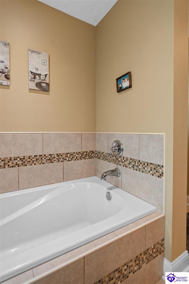 Listing Picture 125 Hopewell Court Elizabethtown, KY 42701 MLS HK25003232