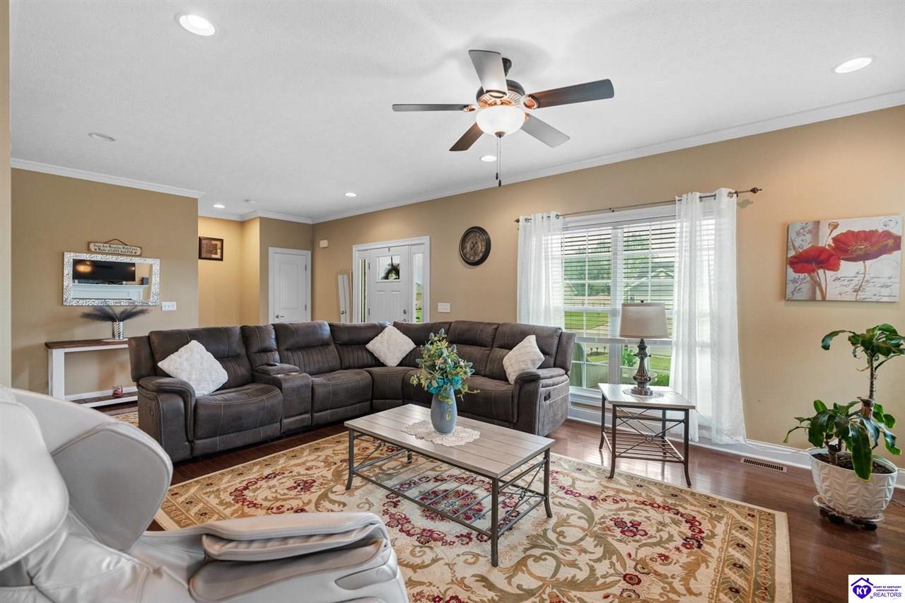 Listing Picture 125 Hopewell Court Elizabethtown, KY 42701 MLS HK25003232