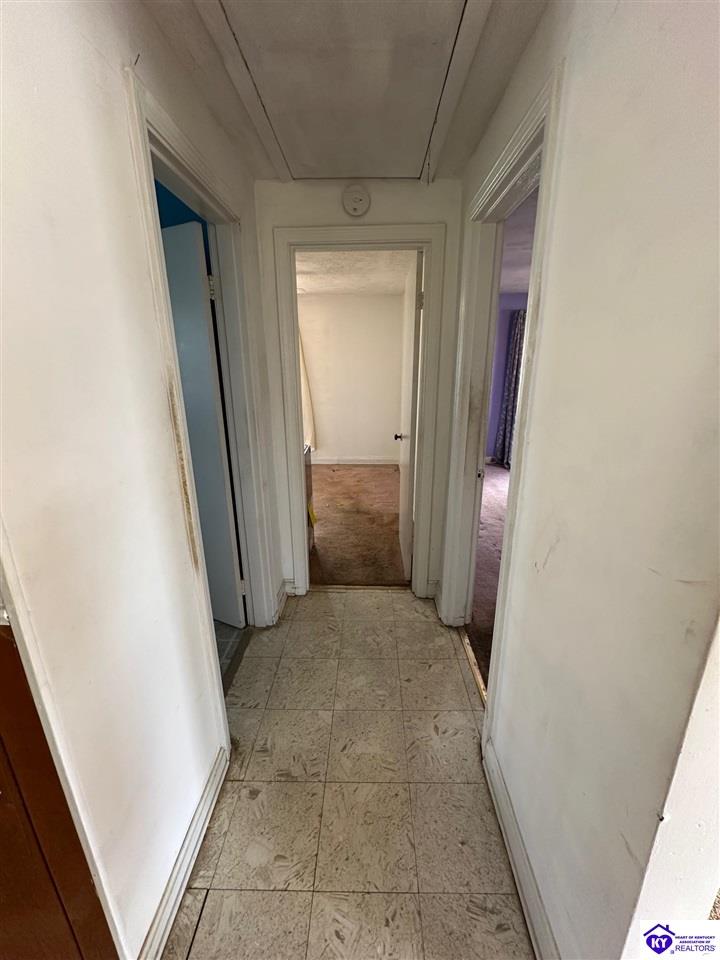 Listing Picture 13200 Ashlawn Drive Louisville, KY 40272 MLS HK25003534