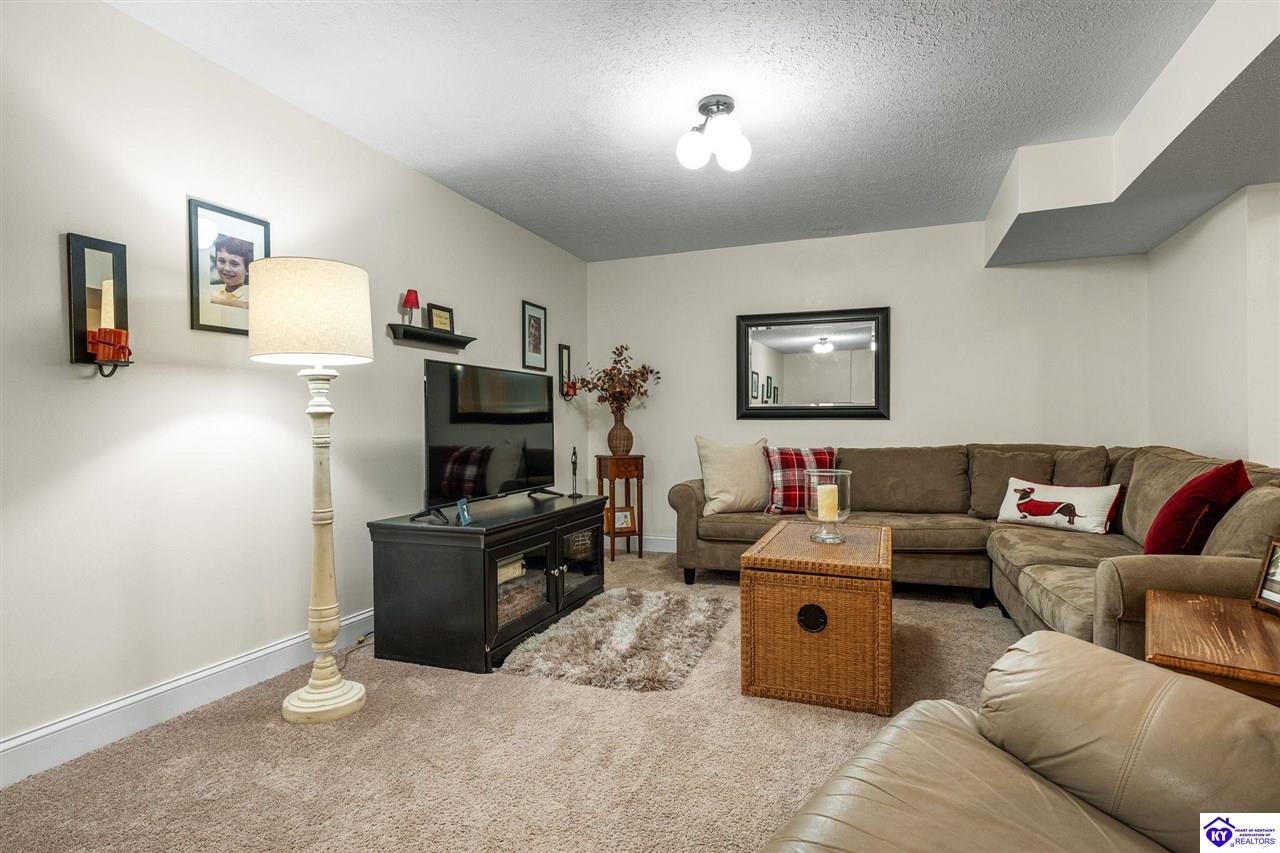 Listing Picture 41 Black Ravens Court Elizabethtown, KY 42701 MLS HK25003642