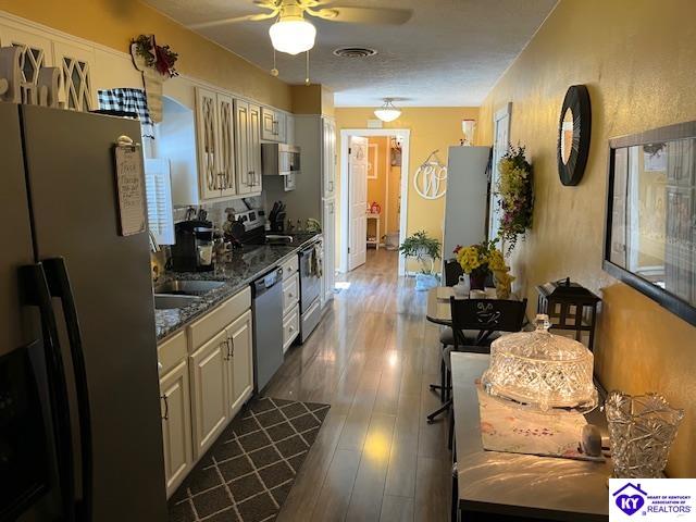 Listing Picture 105 Underwood Avenue Hodgenville, KY 42748 MLS HK25003679