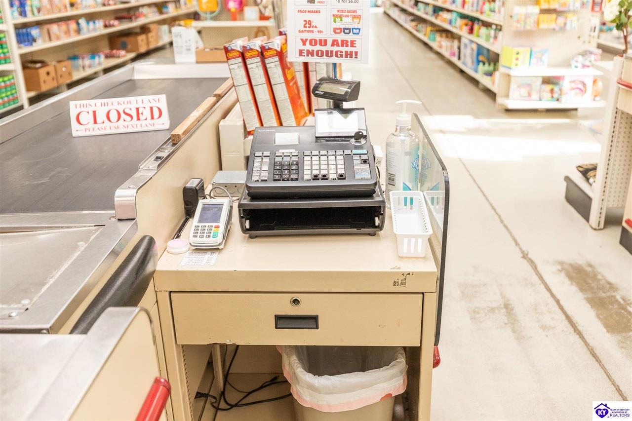 Listing Picture 4437 S Dixie Highway Glendale, KY 42740 MLS HK25003733