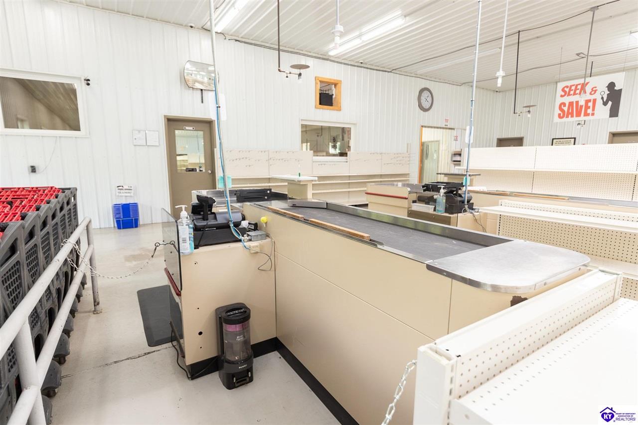 Listing Picture 4437 S Dixie Highway Glendale, KY 42740 MLS HK25003733